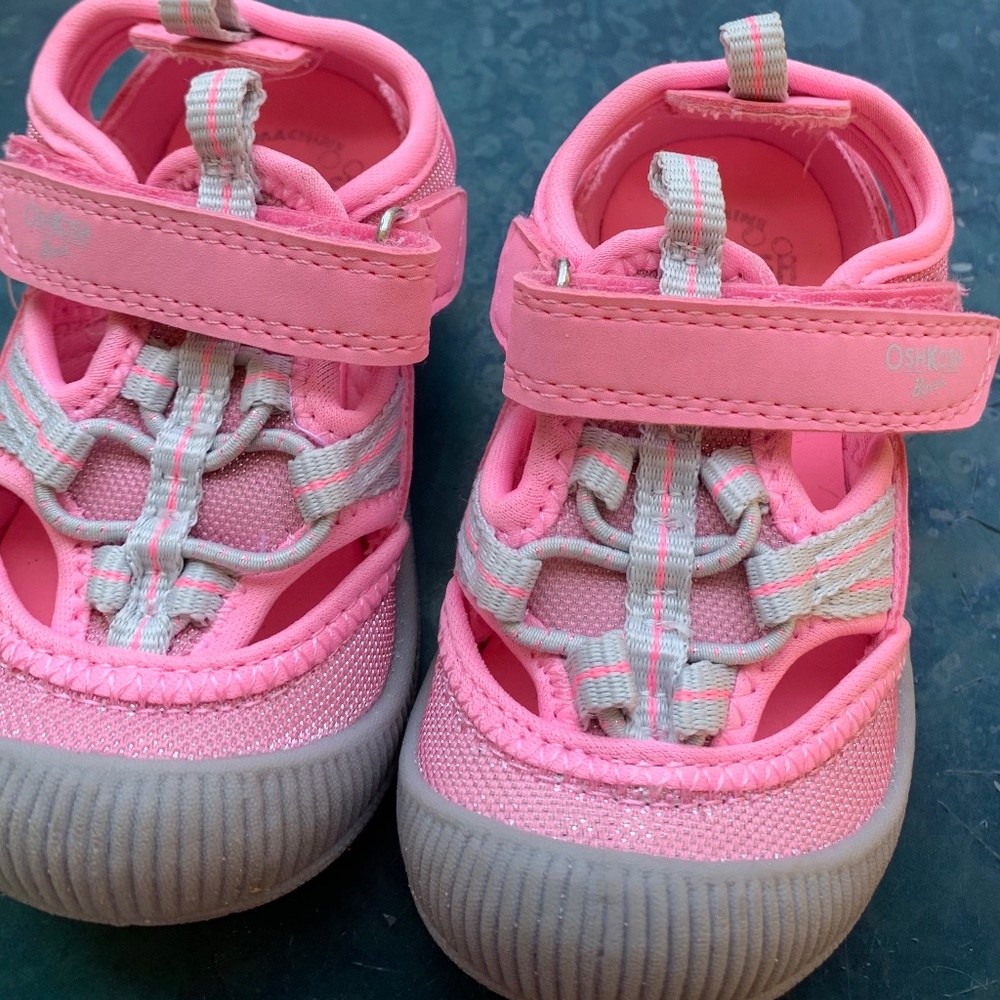 OshKosh toddler shoes size 5